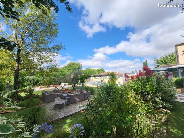 Villa 10 pièces 269 m²