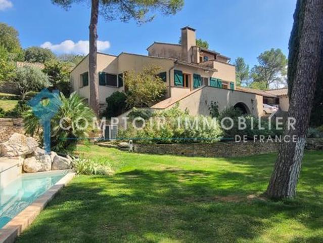 Villa 10 pièces 261 m²