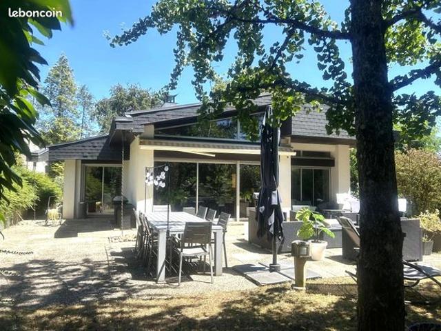 Villa 10 pièces 275 m²