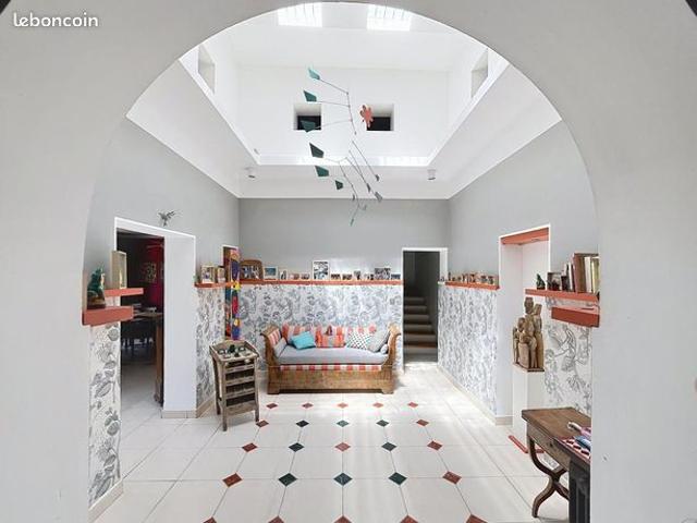 Villa 10 pièces 275 m²