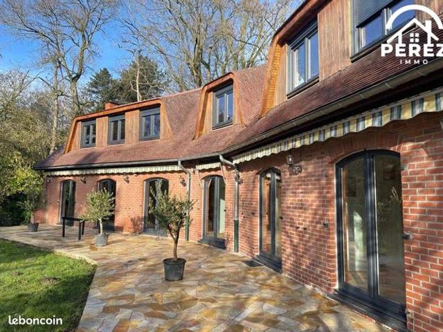 Villa 10 pièces 278 m²