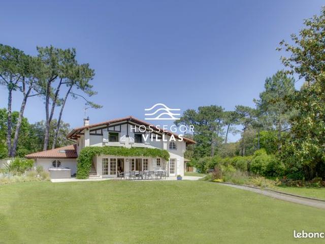 Villa 10 pièces 279 m²