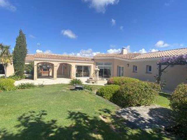 Villa 10 pièces 279 m²