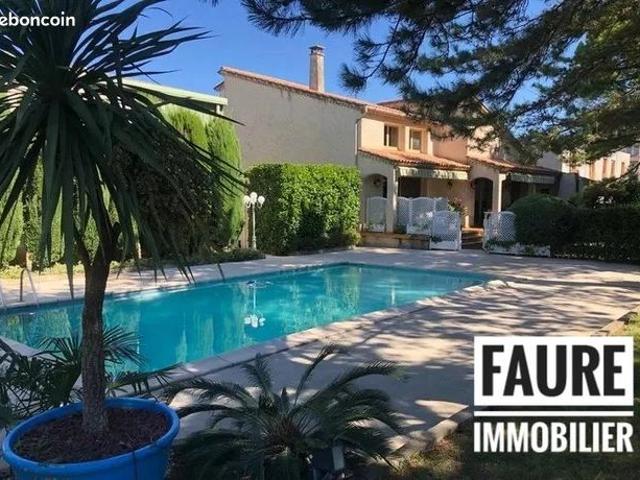 Villa 10 pièces 270 m²