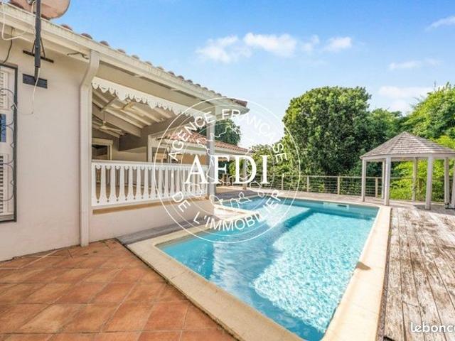 Villa 10 pièces 270 m²