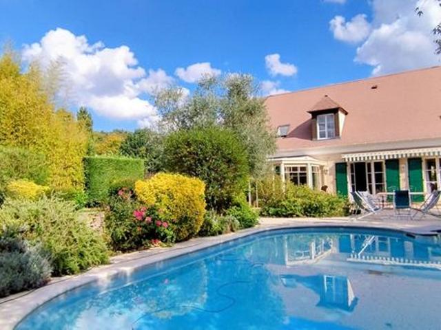Villa 10 pièces 273 m²