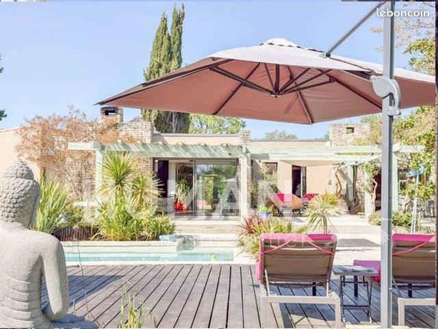 Villa 10 pièces 273 m²