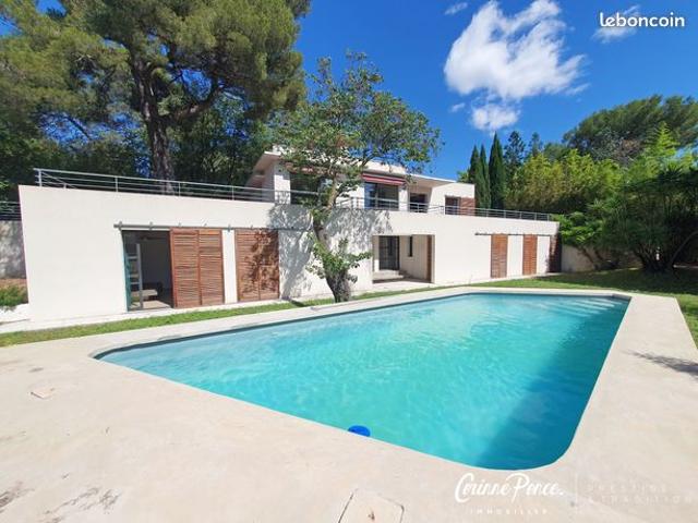 Villa 10 pièces 273 m²