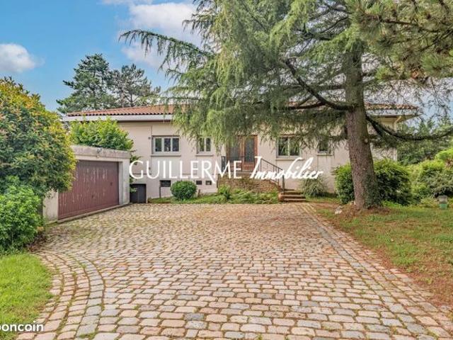 Villa 10 pièces 273 m²