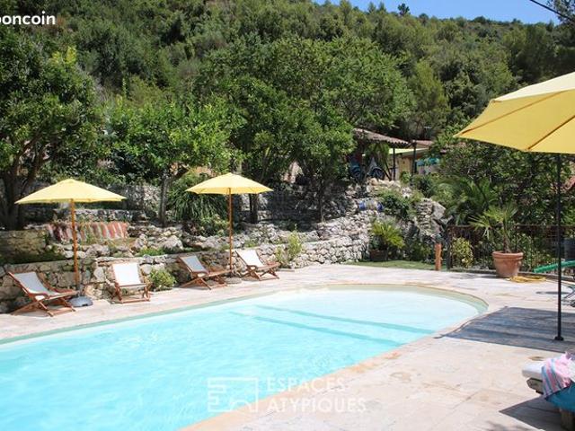Villa 10 pièces 285 m²