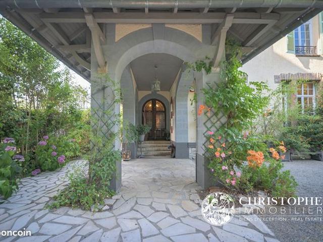 Villa 10 pièces 280 m²