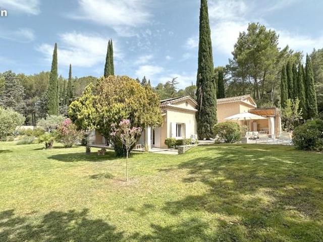 Villa 10 pièces 281 m²