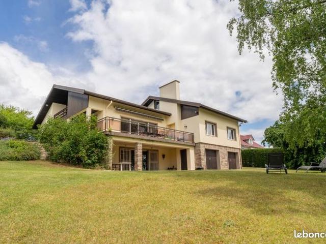 Villa 10 pièces 282 m²