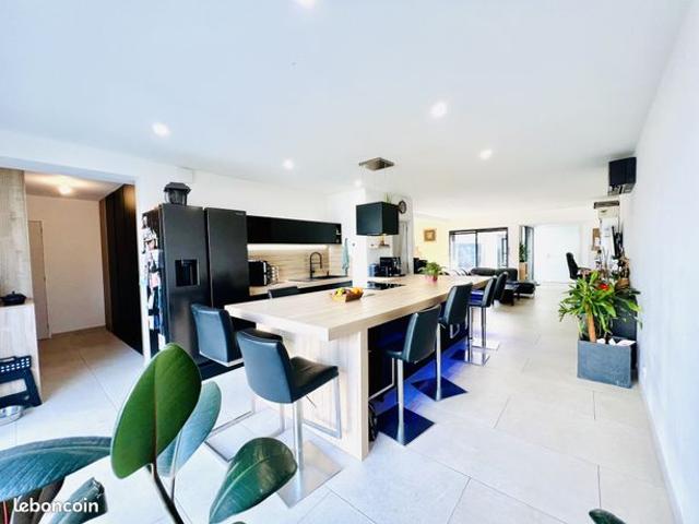 Villa 10 pièces 294 m²