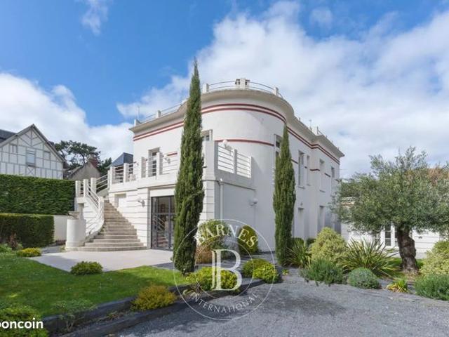 Villa 10 pièces 295 m²