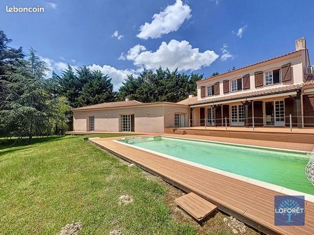 Villa 10 pièces 295 m²