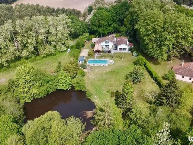 Villa 10 pièces 295 m²