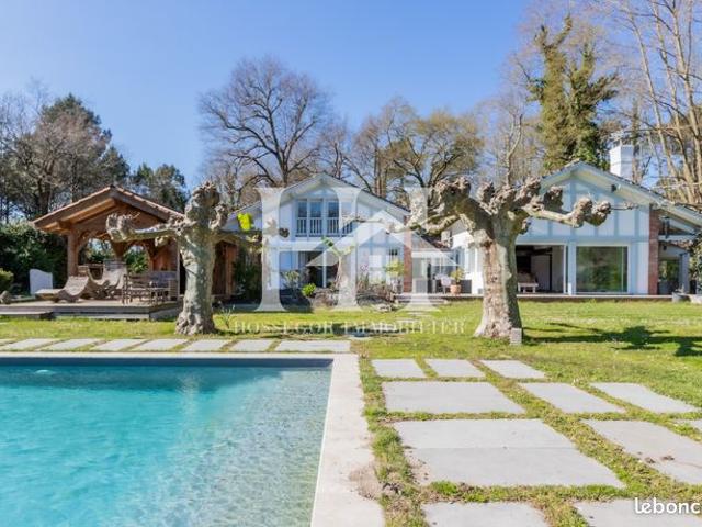 Villa 10 pièces 295 m²