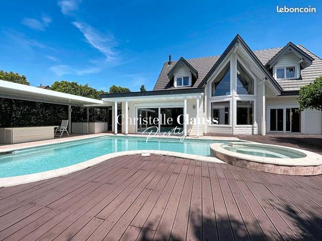 Villa 10 pièces 290 m²