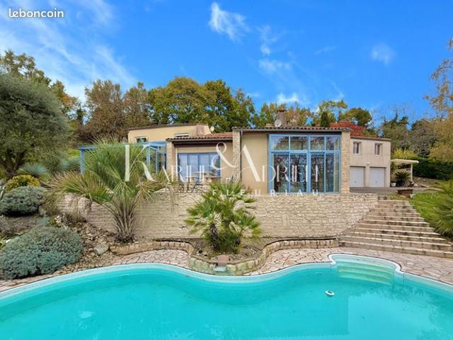 Villa 10 pièces 290 m²