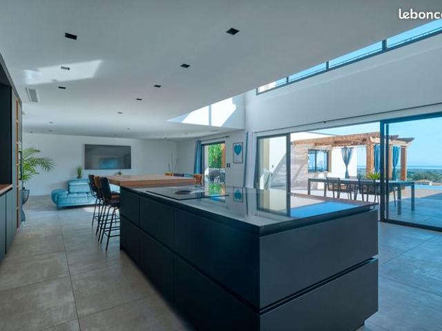 Villa 10 pièces 290 m²