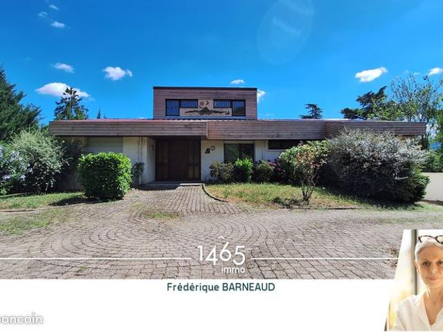 Villa 10 pièces 290 m²