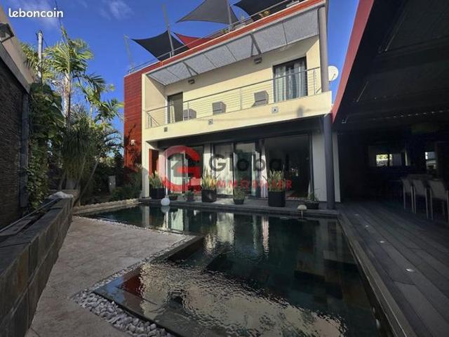 Villa 10 pièces 305 m²