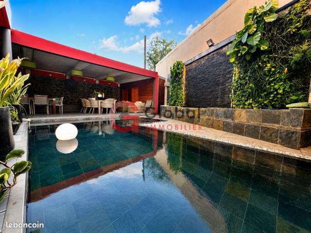 Villa 10 pièces 305 m²