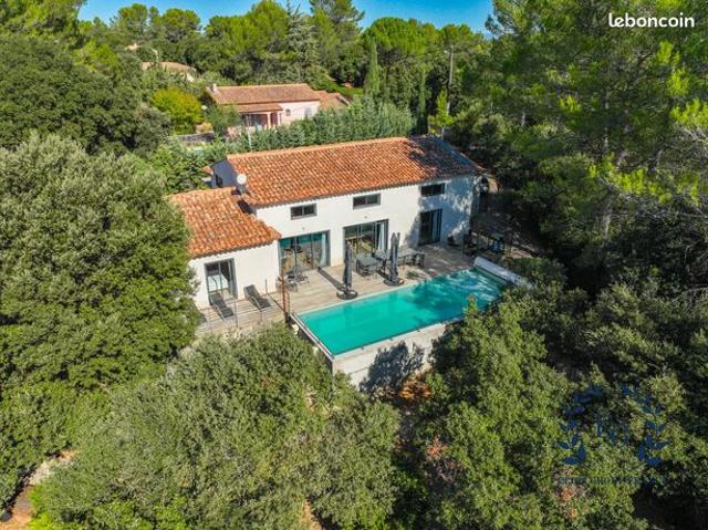Villa 10 pièces 300 m²