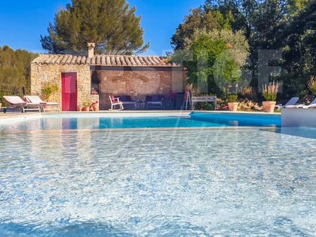 Villa 10 pièces 300 m²