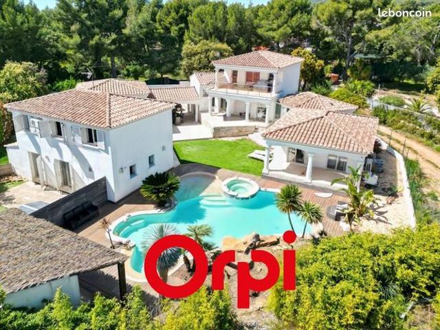 Villa 10 pièces 301 m²
