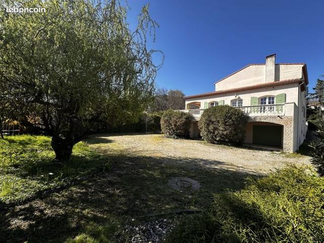 Villa 10 pièces 301 m²