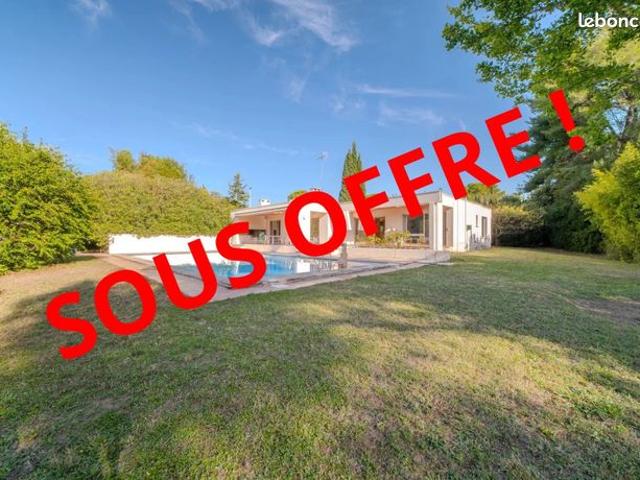 Villa 10 pièces 302 m²