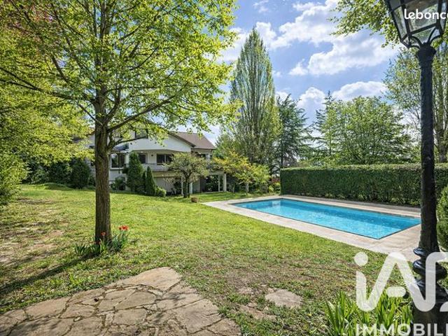 Villa 10 pièces 319 m²