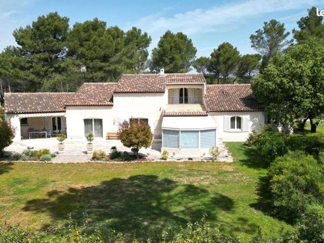 Villa 10 pièces 310 m²