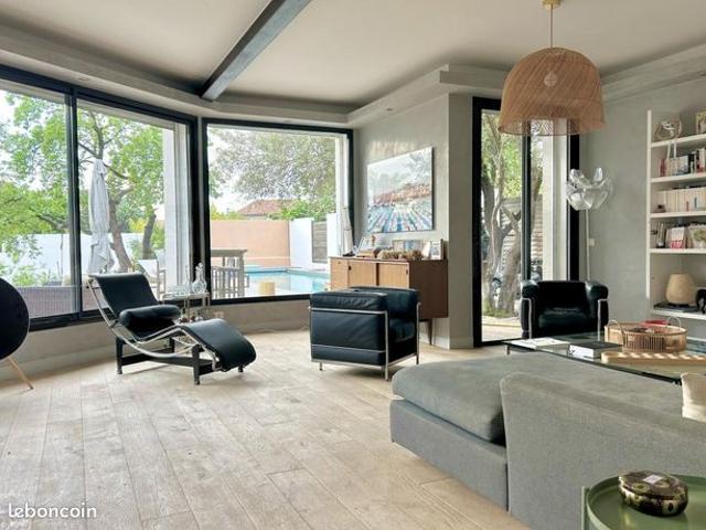 Villa 10 pièces 310 m²