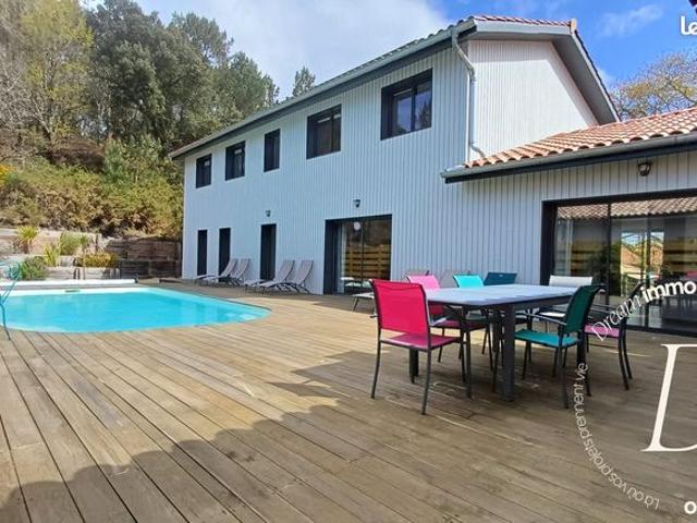 Villa 10 pièces 310 m²
