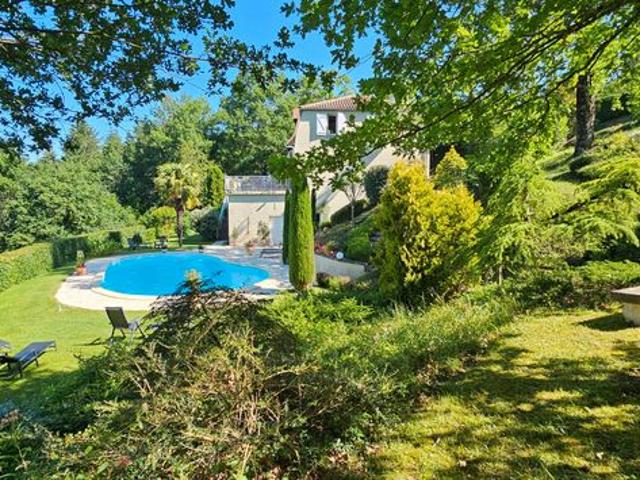 Villa 10 pièces 325 m²