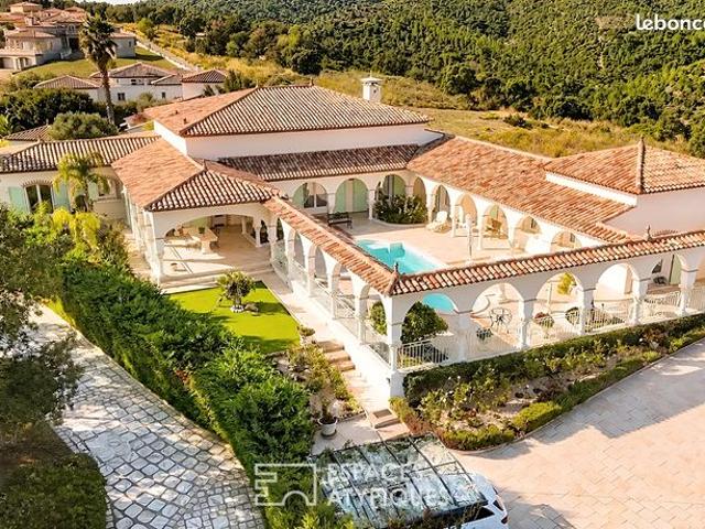 Villa 10 pièces 325 m²
