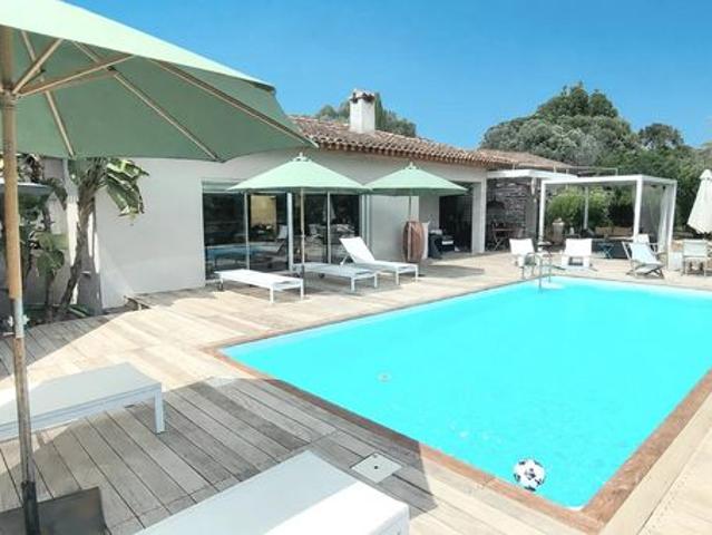 Villa 10 pièces 320 m²