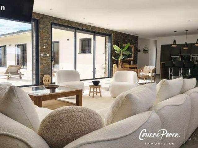 Villa 10 pièces 332 m²
