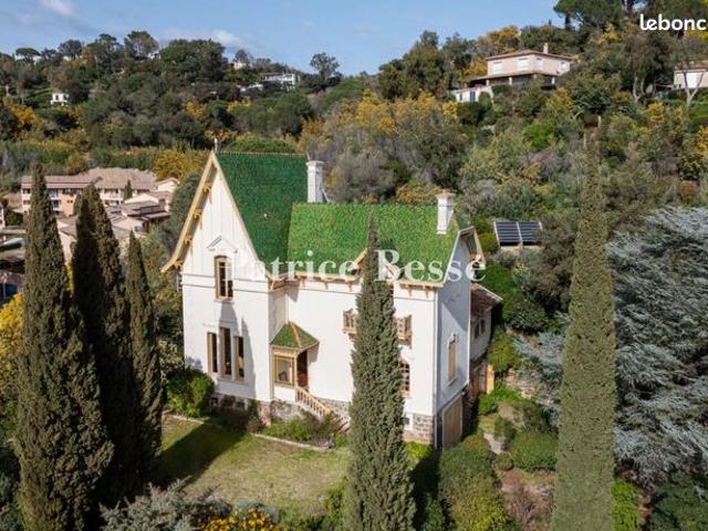 Villa 10 pièces 333 m²