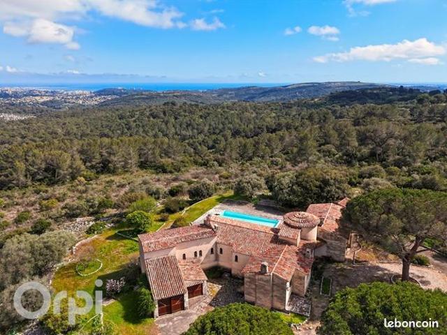 Villa 10 pièces 345 m²