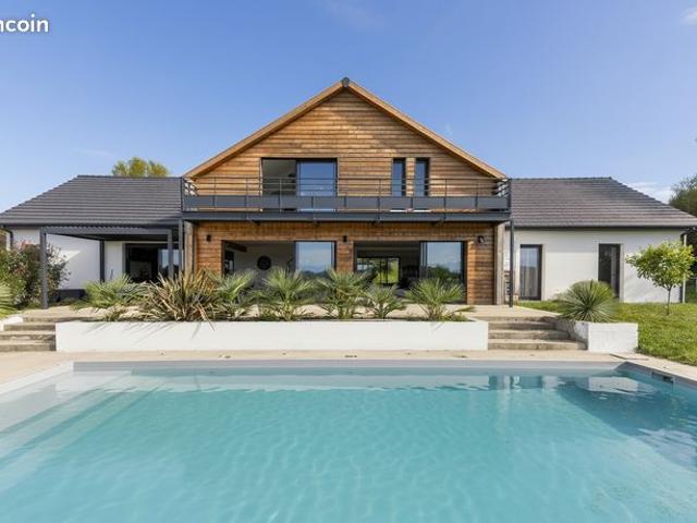 Villa 10 pièces 345 m²