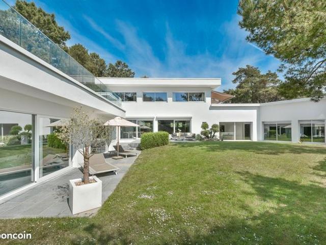 Villa 10 pièces 340 m²