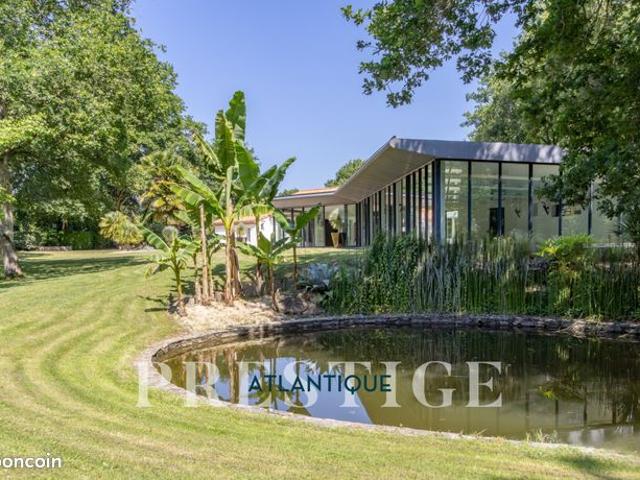 Villa 10 pièces 342 m²
