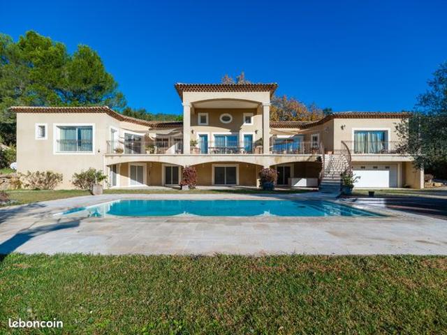 Villa 10 pièces 357 m²