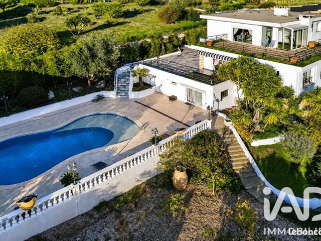 Villa 10 pièces 366 m²