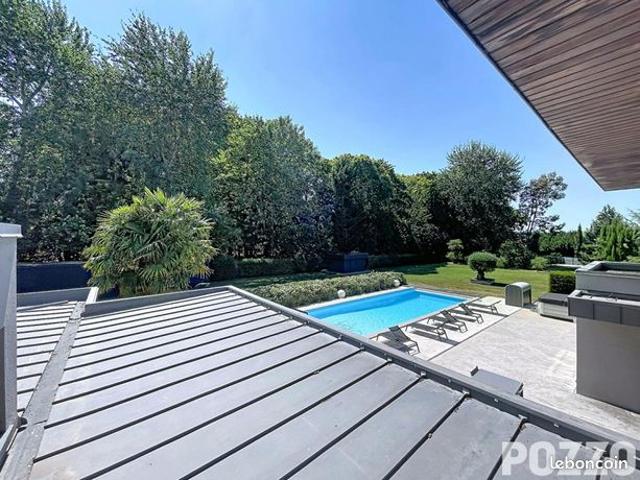 Villa 10 pièces 376 m²