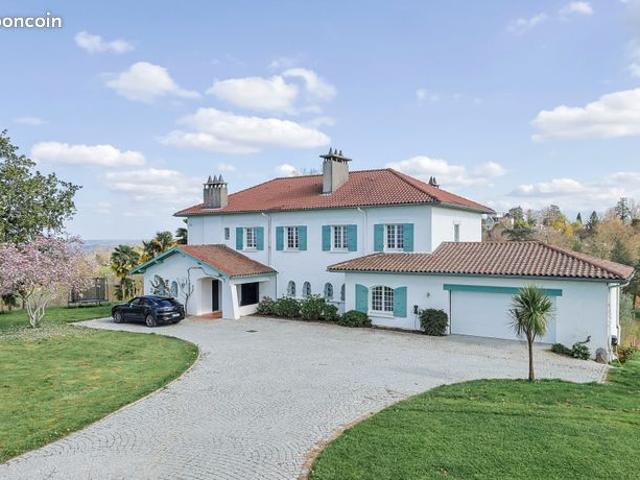 Villa 10 pièces 386 m²